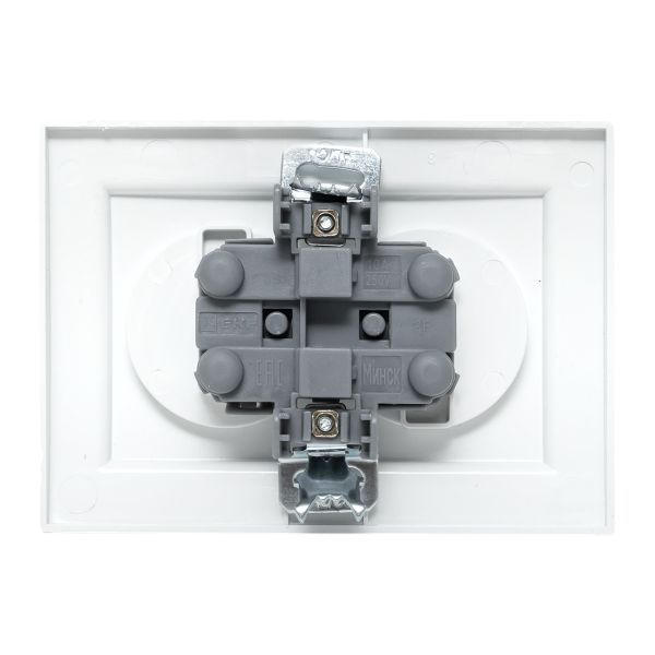 Минск Розетка 2-местная СП без заземления 10А белая с защ. штор. EKF Basic